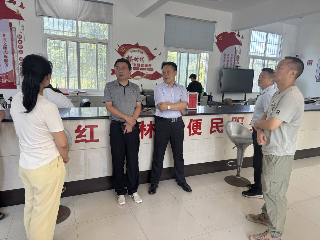 州行政审批服务局开展“走找想促”活动